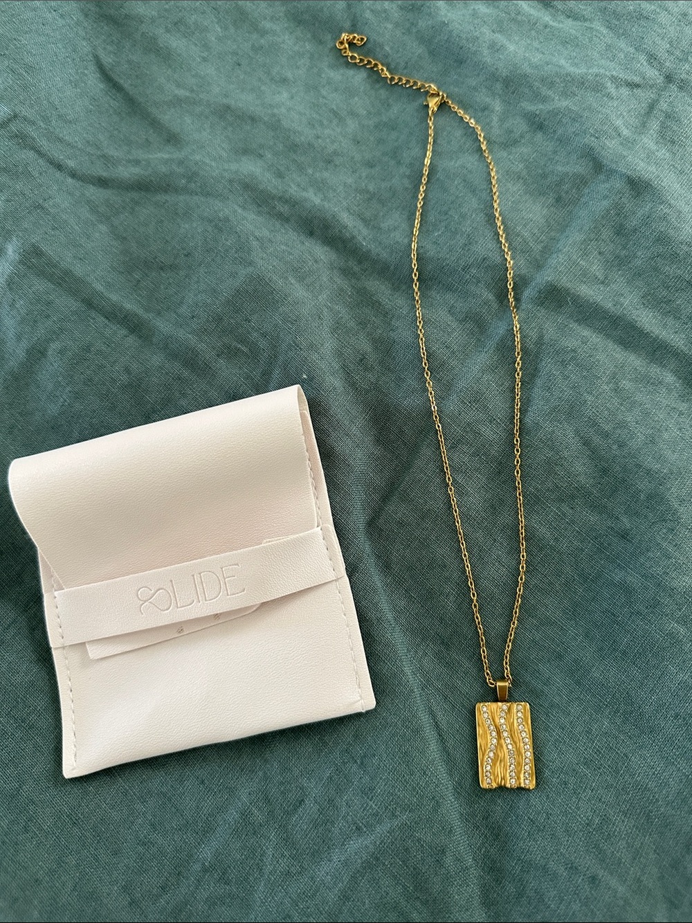 Slide jewelry gold pendant necklace